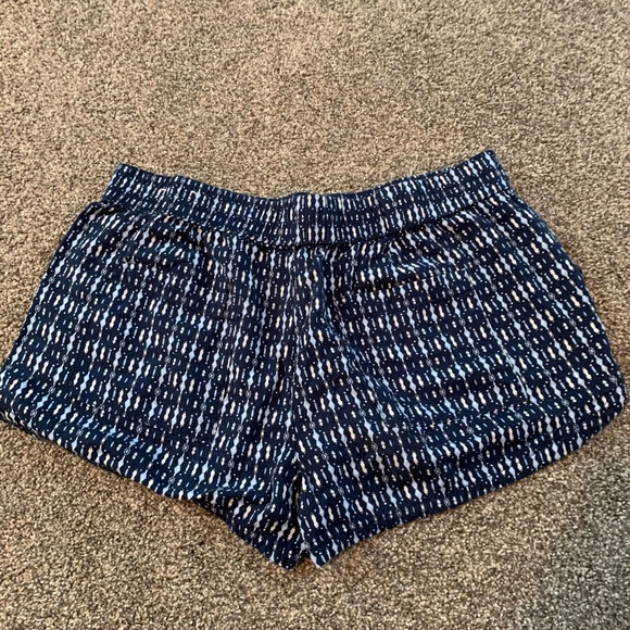 Patterned Shorts - Picture 3 of 4